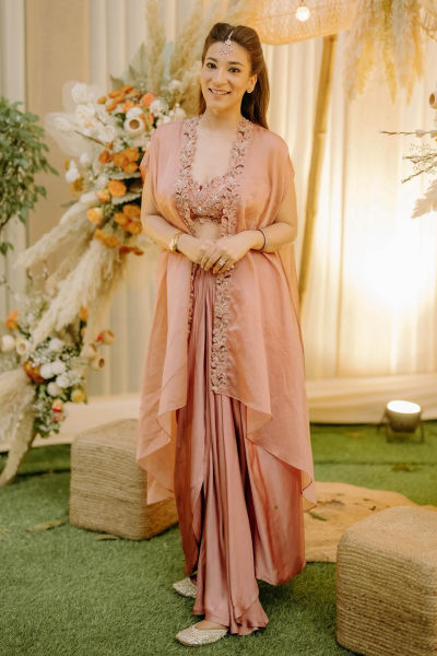 PARISA IN SALMON PINK CAPE SET